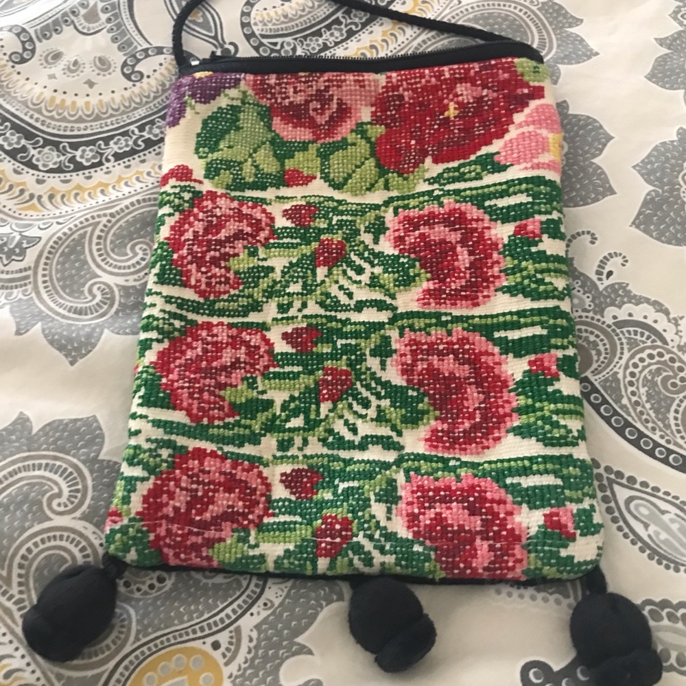 HANDCRAFTED WOVEN BAG.NWOT